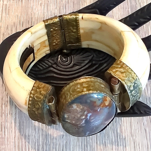 Vintage Bone Brass Agate Stone Bangle - Picture 4 of 14
